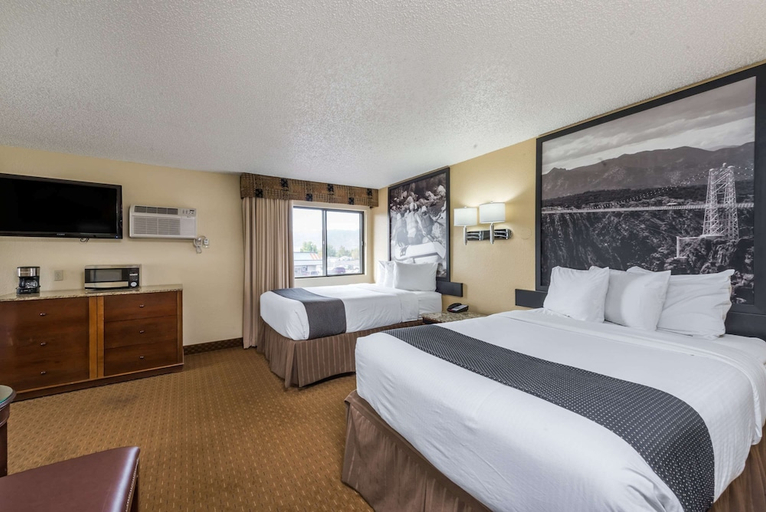 Bedroom 2, Super 8 by Wyndham Canon City, Fremont