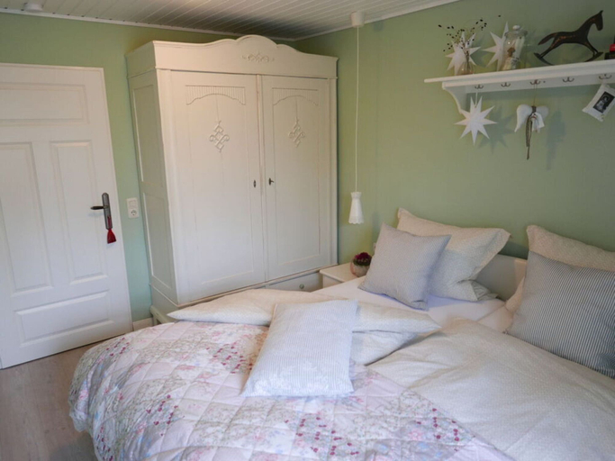 Bedroom 4, Dollhouse Modern Retreat, Aurich