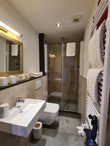 Bathroom 4