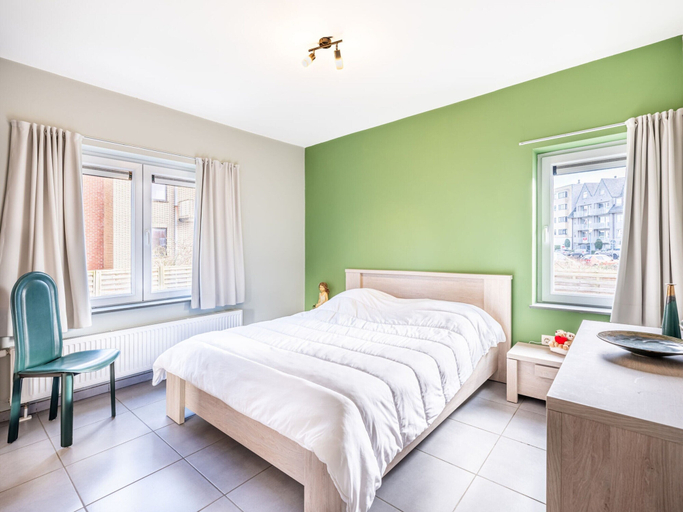 Bedroom 2, Apartment in Koksijde Near the Beach, West-Vlaanderen