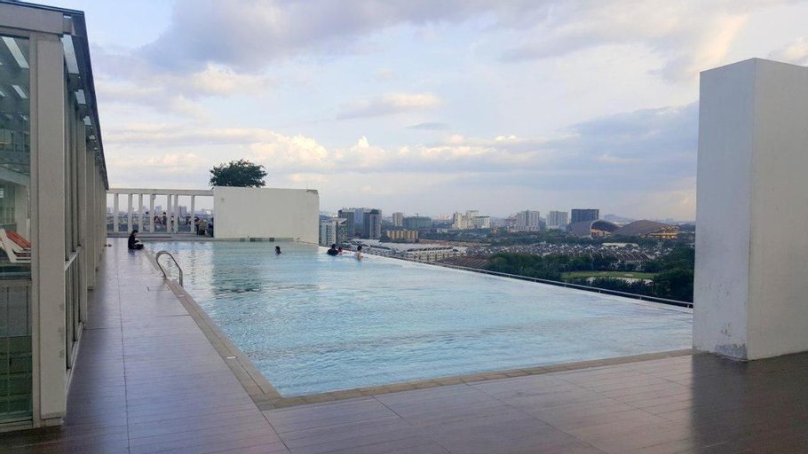 3-bedroom apartment with infinity pool in Bukit Jelutong, Shah Alam