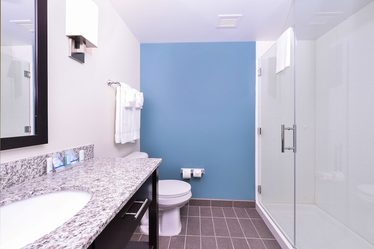 Bathroom 3, SureStay by Best Western Cambridge, Guernsey