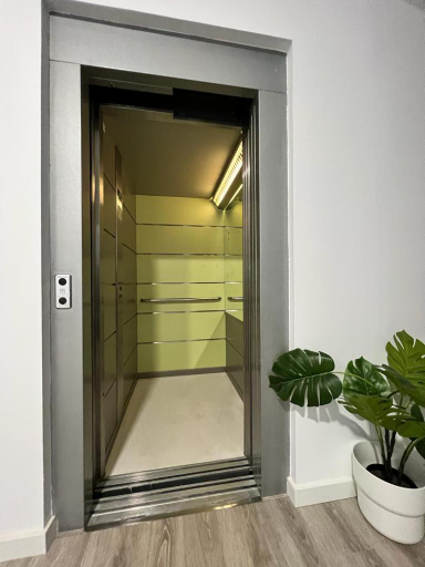 5, Los Almendros - Free Parking, Córdoba