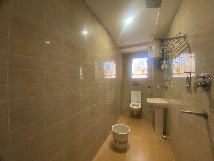 Bathroom, Hotel Golden Plam Tilak Nagar Market, Delhi