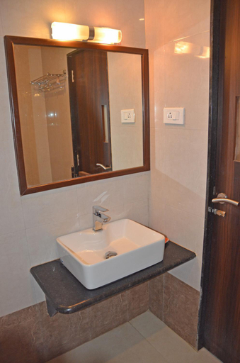 Bathroom 3, Hotel Green Land Elegant, Kolhapur