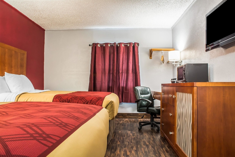Bedroom 3, Econo Lodge Brockport, Monroe