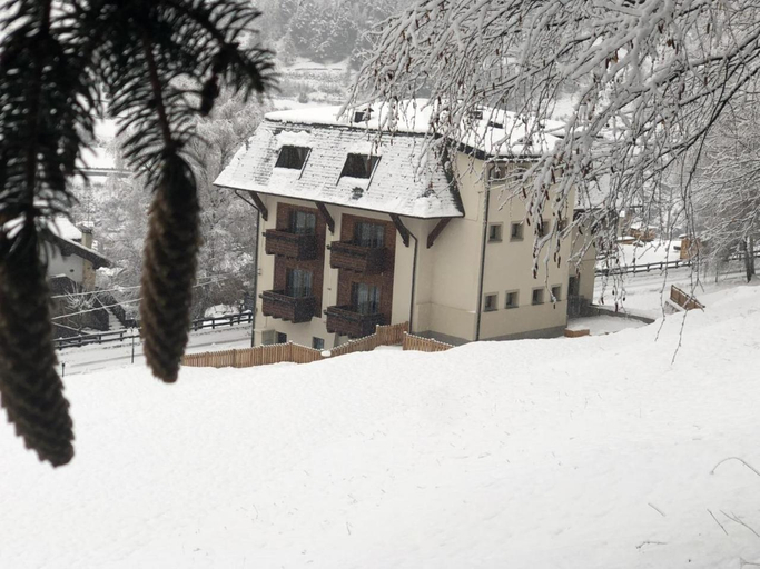 Others 4, La Villa Feleit, Sondrio