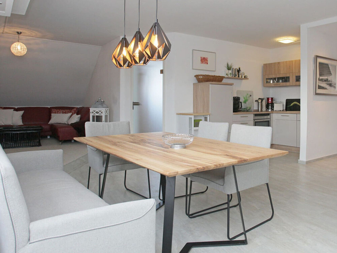 Dining 5, Penthouse Apartment With Pool, Ostholstein