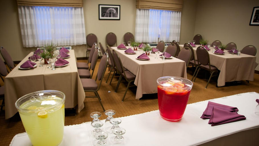 Food & Drinks 4, SureStay by Best Western Cambridge, Guernsey