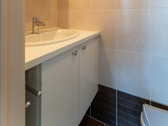 Bathroom 5, Bright Coastal Stay in Bredene, West-Vlaanderen