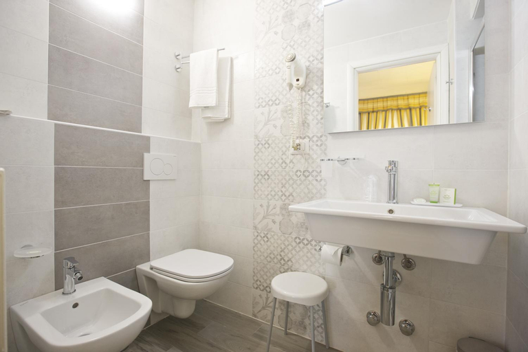 Bathroom 7
