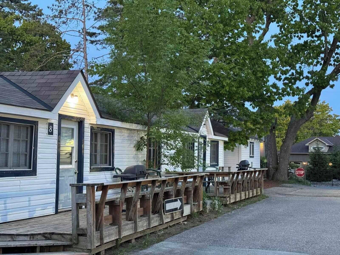 Exterior 2, Alton Lodges, Lake Hurron