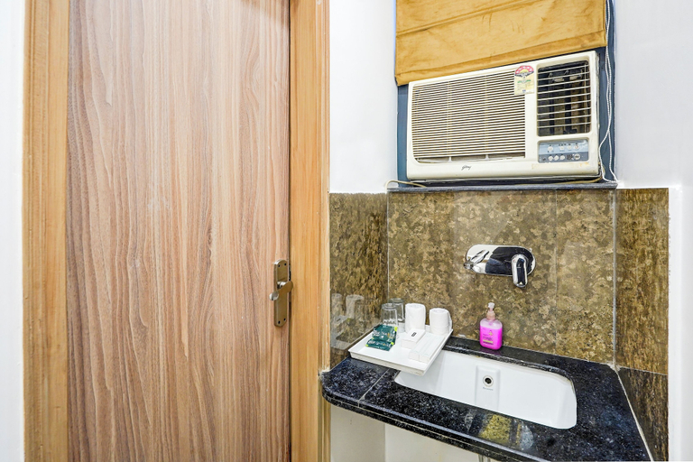 Bathroom 2, Staybook Hotel Jai Balaji New Delhi Railway Station, Delhi