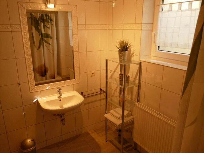 Bathroom 4, Am Konigsberg, Luebeck, Lübeck