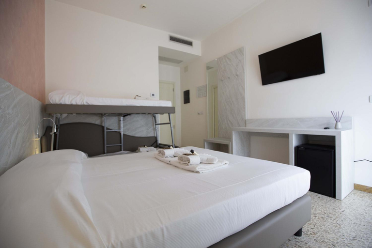 Bedroom 3, Hotel Confort, Rimini