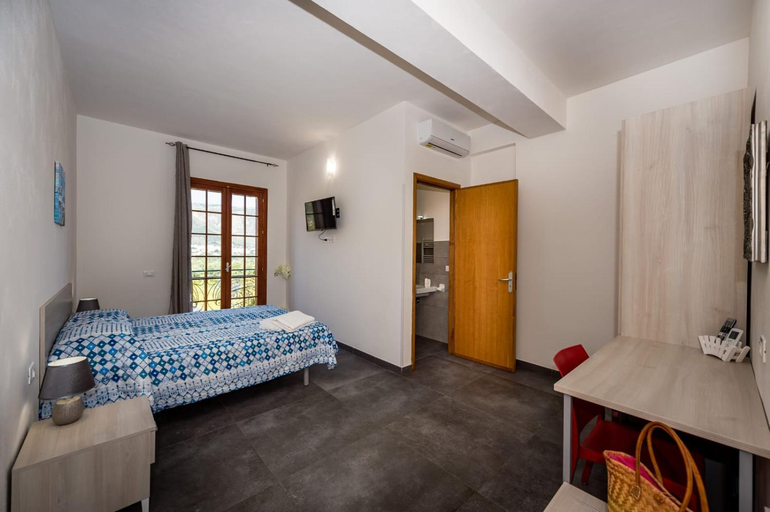 Others 5, Villa Michelangelo, Trapani