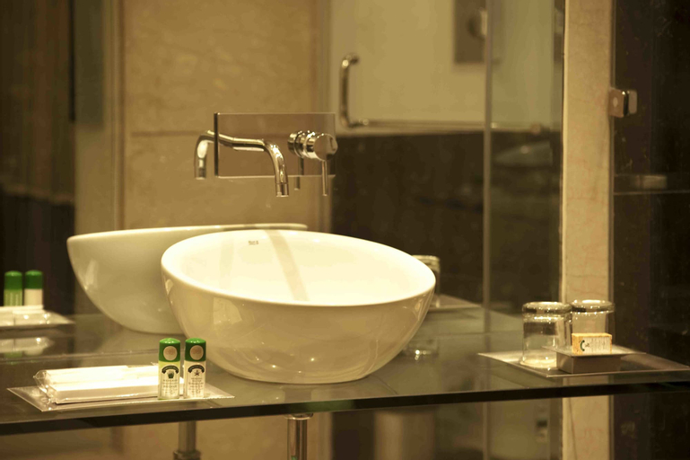 Bathroom 12