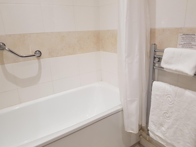 Bathroom 4, Buckatree Hall Hotel, Telford and Wrekin