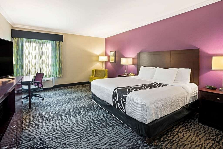 Bedroom 3, La Quinta Inn & Suites by Wyndham Houston - Magnolia, Montgomery