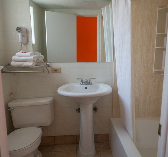 Bathroom 3, 모텔 6 캐논 시티, 콜로라도, Fremont