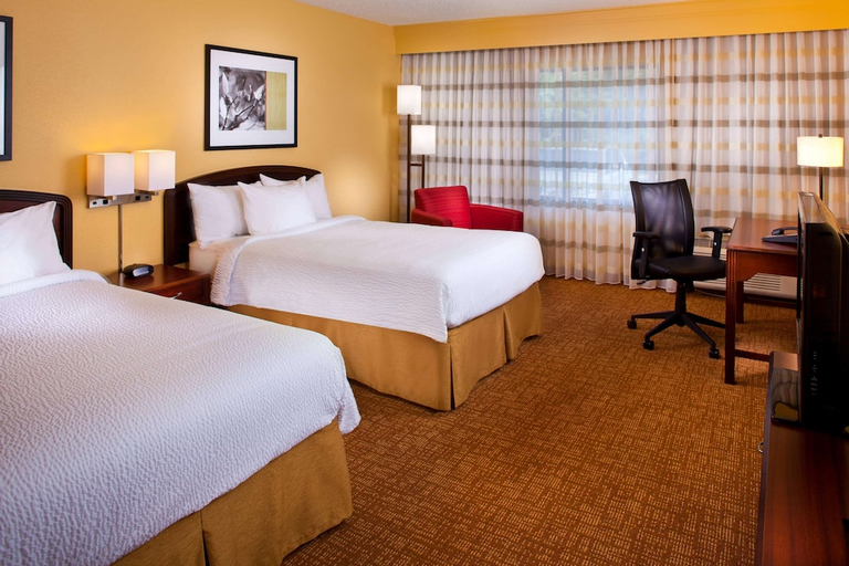 Bedroom 2, Spark by Hilton Birmingham Colonnade, Jefferson
