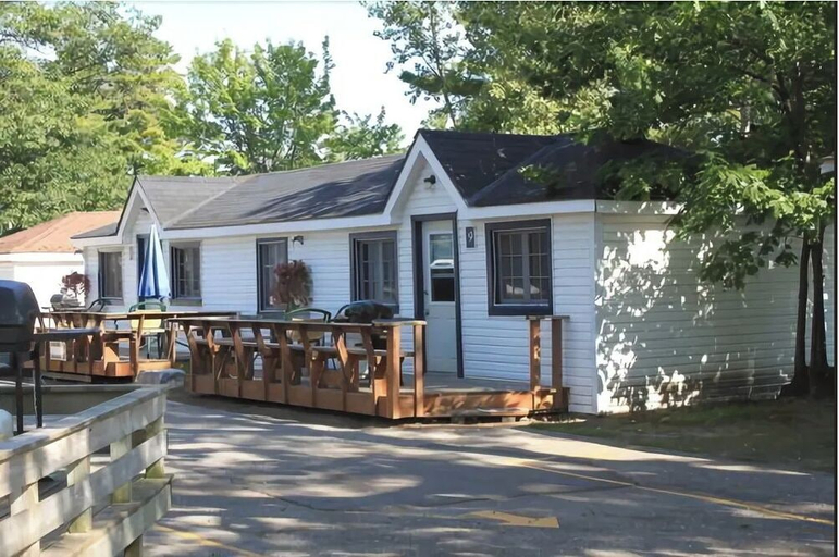 Terrace/patio 5, Alton Lodges, Lake Hurron