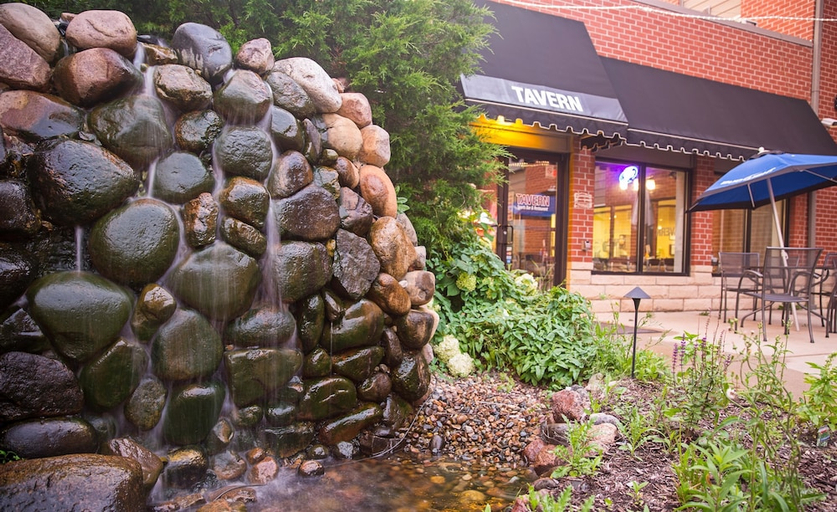 Exterior & Views 2, Parke Regency Hotel & Conf Ctr, McLean