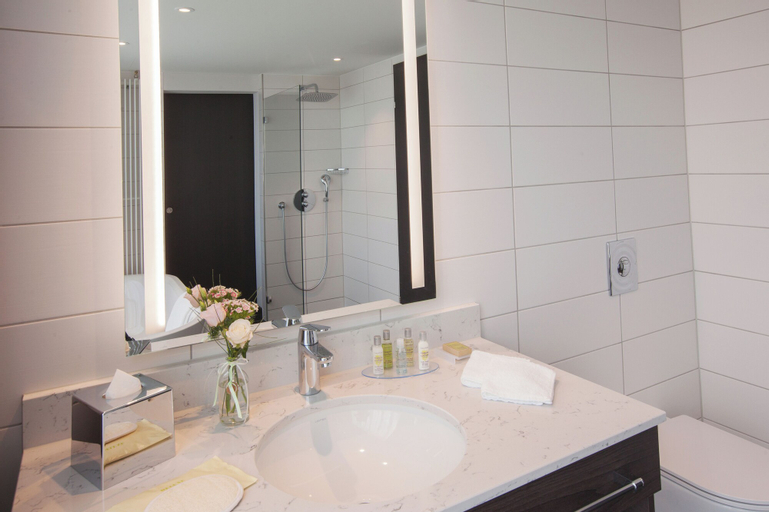 Bathroom 9
