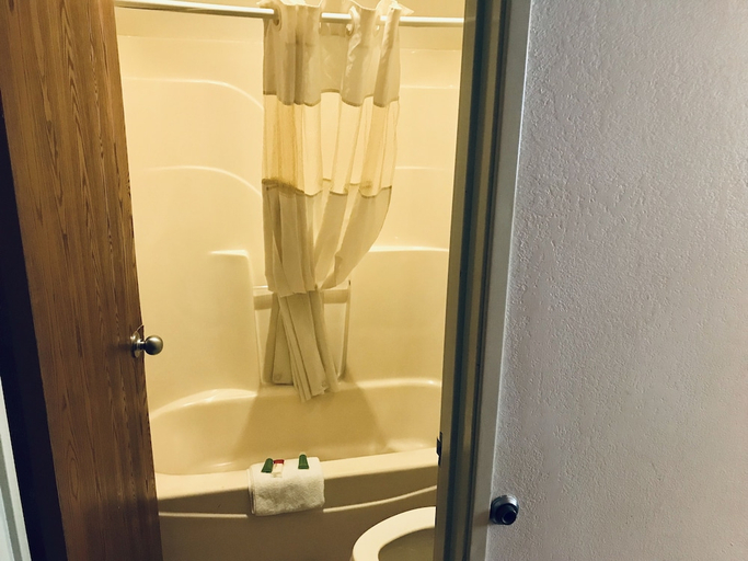 Bathroom 3, Kings Inn By OYO Calumet Park I-57, Cook