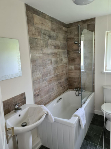 Bathroom 3, Harding Row, Stockton-on-Tees