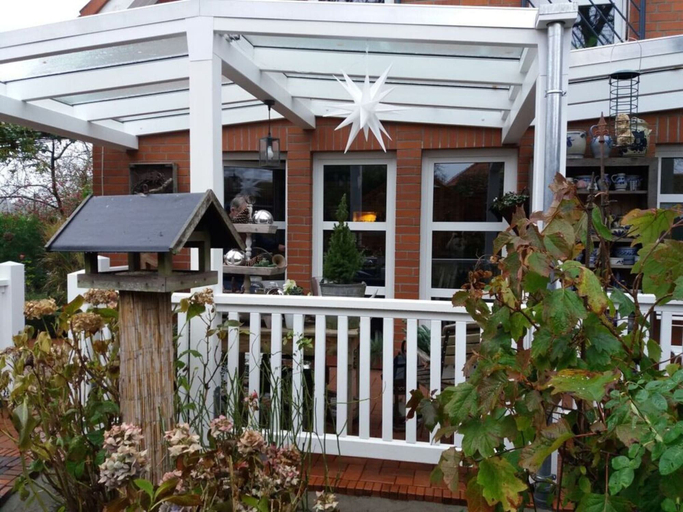 Exterior & Views 2, Dollhouse Modern Retreat, Aurich