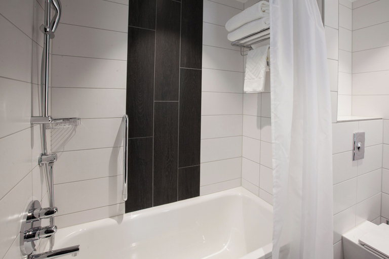 Bathroom 3, Hilton Garden Inn Zurich Limmattal, Baden