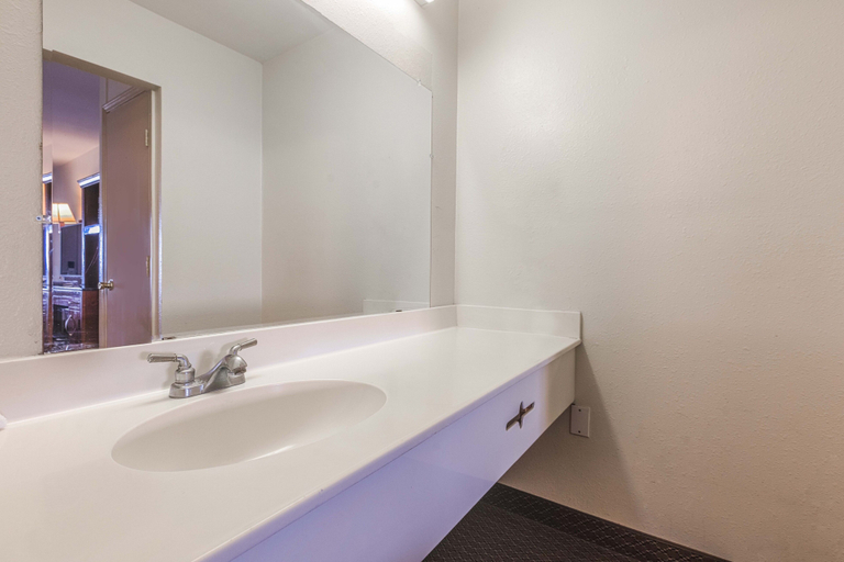 Bathroom, Coastal inn Corpus Christi, Nueces