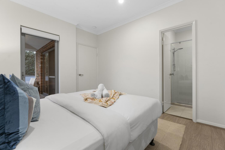 Bedroom 2, Contemporary Comfort Suite Relax and Explore, Bassendean