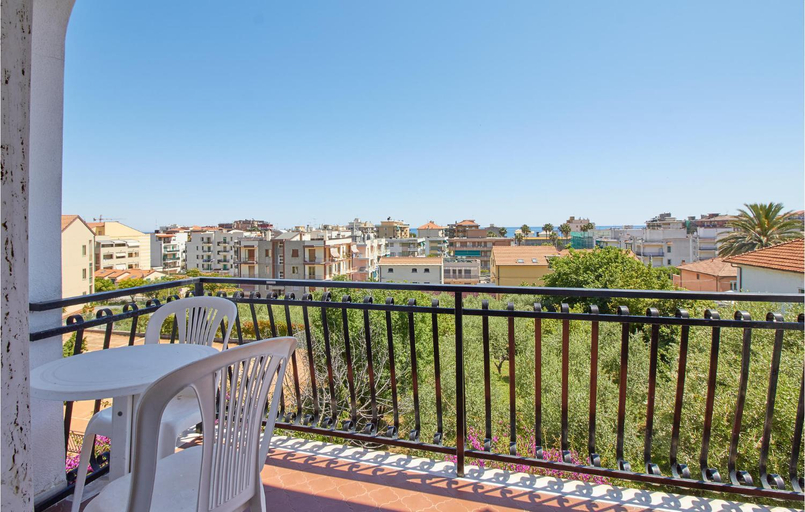 Others 5, Casa Borgo 1, Savona
