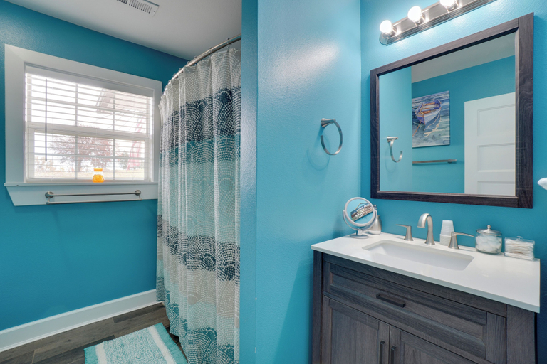 Bathroom, Table Rock Lake Home - Fire Pit & Lake Views!, Barry