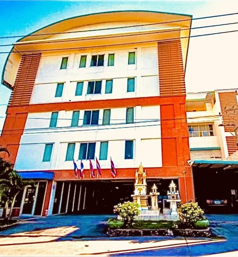 Front of property 2, Navanakorn Aomsin Hotel near Big C Super, Khlong Luang