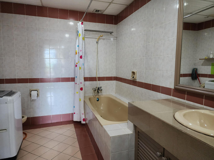 Bathroom 3, Kuching Riverbank Waterfront, Kuching
