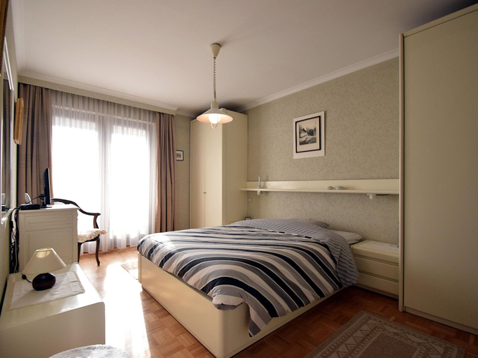 Bedroom 3, Antique Seaside Getaway, West-Vlaanderen
