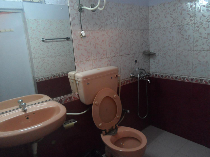 Bathroom 3, Mcleodganj Bed & Breakfast, Kangra