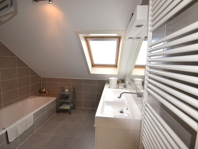 Bathroom 3, Apartment in a Central Location, West-Vlaanderen