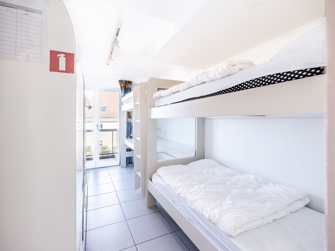 Bedroom 2, Apartment in Oostduinkerke With Garage, West-Vlaanderen