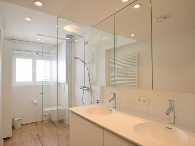 Bathroom 3, Golf Apartment With Balcony Near the sea, West-Vlaanderen