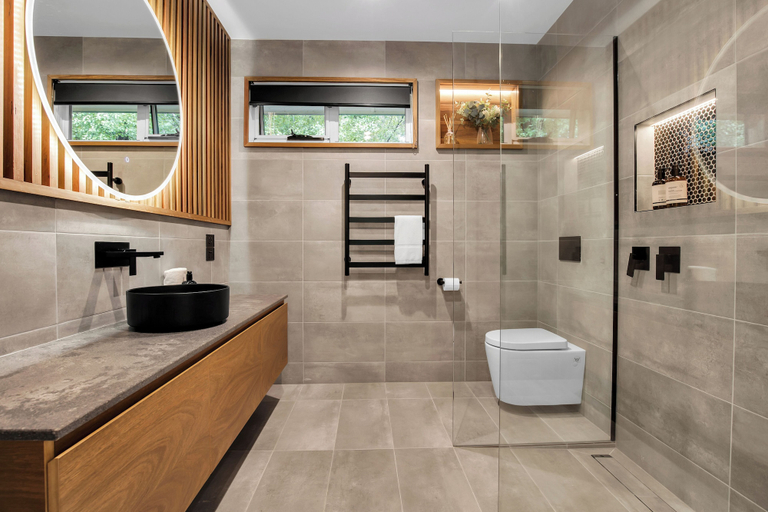 Bathroom 3, Bright on the River (Buffalo Apartment 1), Alpine - East