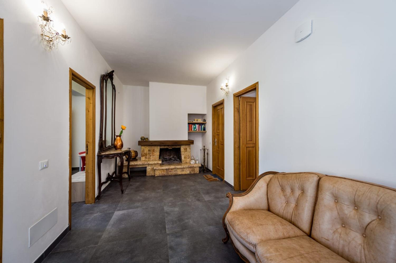Others 4, Villa Michelangelo, Trapani