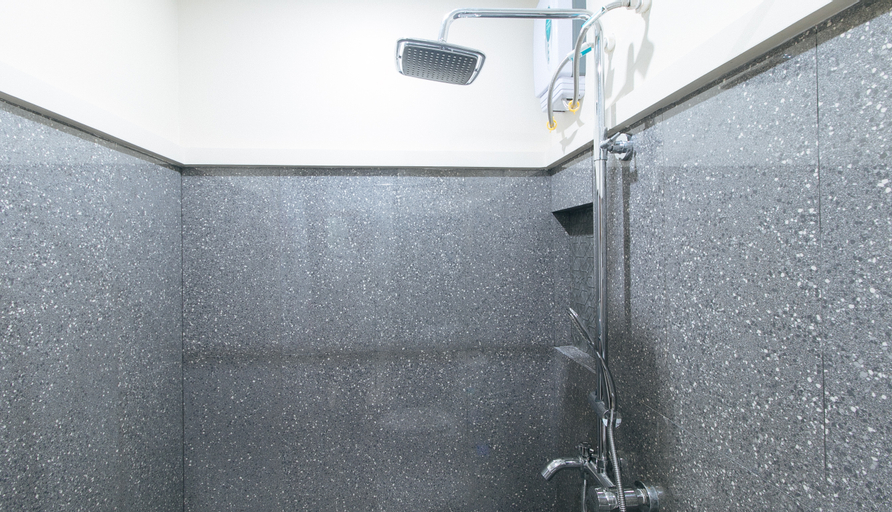 Bathroom 11