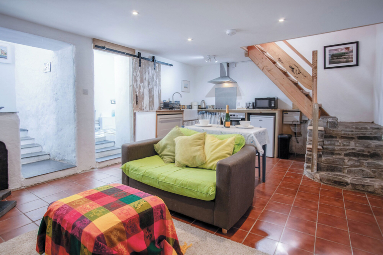 Bedroom 3, Soap Barn - 1 Bedroom Cottage - Manorbier, Pembrokeshire