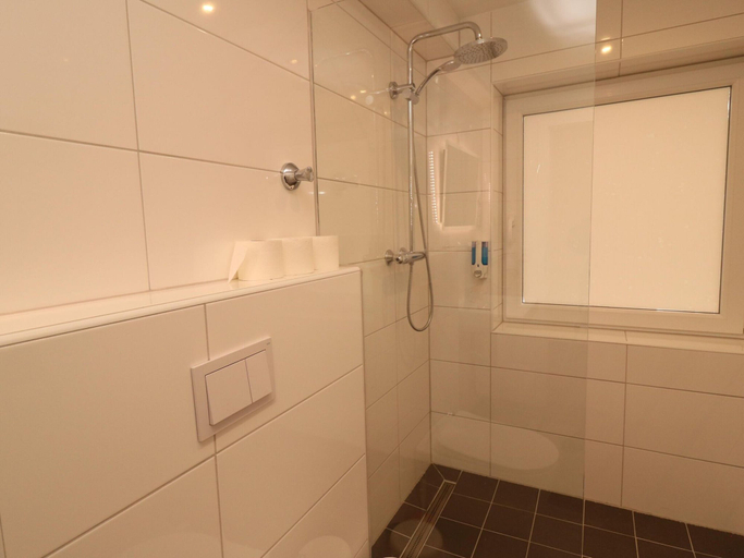 Bathroom 3, Stylish Holiday Apartment, Essen