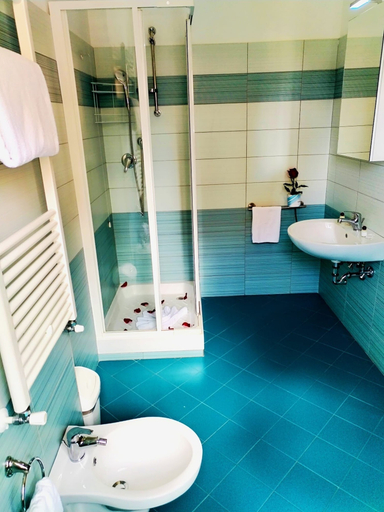 Bathroom 4, Palazzo Sant'Antonio Roma, Rome