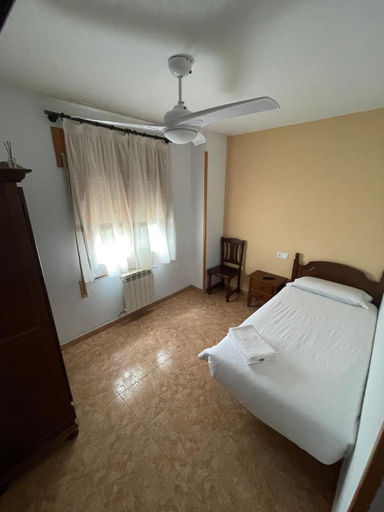 Bedroom 2, Hostal La Rurala Estopanya, Huesca
